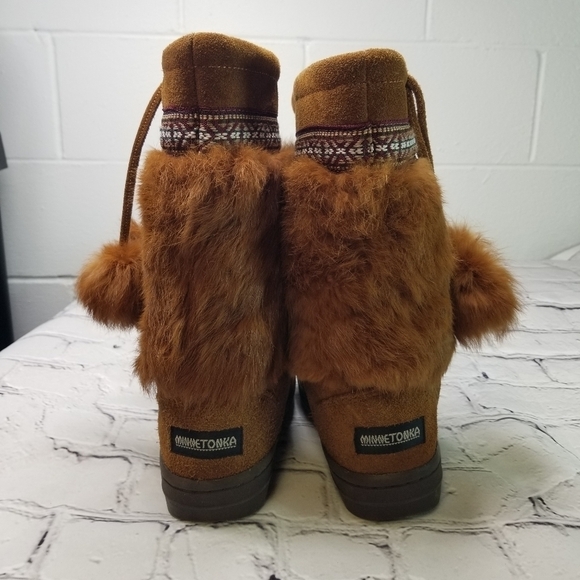 Minnetonka Carson mukluk suede rabbit fur boots - Picture 11 of 14